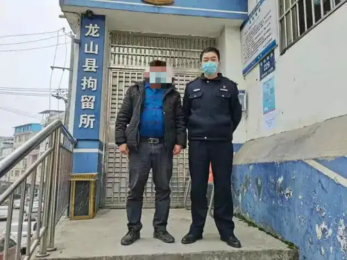 抖音上辱骂城管工作人员,龙山一男子被拘
