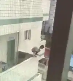 抑郁症头像男坠楼