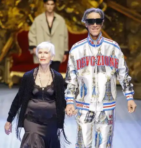 杜嘉班纳男装t台王俊凯和老米仙子同台突破次元壁,优雅惊艳
