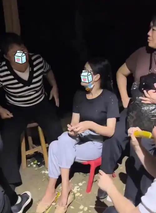 36岁的农村女子相亲总是失败,村里的大妈纷纷支招你穿性感一点
