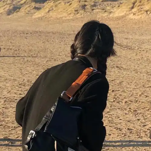 超可的女生头像
