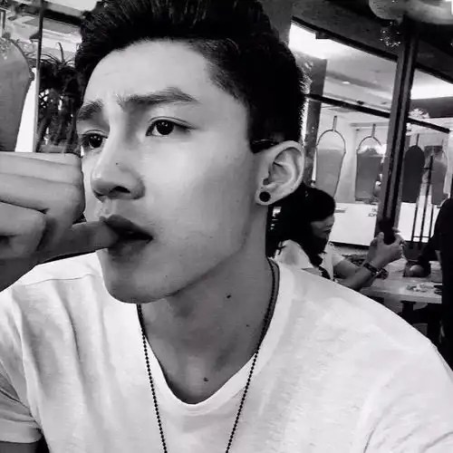 头像丨性别是拿来分辩男女的不是阻止爱情的
