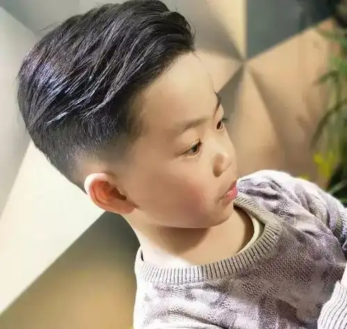 2018适合小男生的发型
