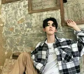 qq聊天,对方常发嗯哦敷衍你老司机教你3招摆脱尬聊
