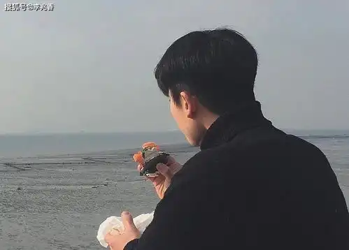 暗恋男生的句子不要太明显的,只要默默的喜欢就好
