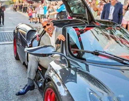 全球收入最高男明星,拥有多辆定制款超跑,却怎么也开不了
