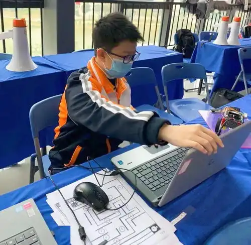 创慧少年又获奖啦长安二小在2020泛珠三角人工智能教育研讨暨diy机器人专项赛再创佳绩
