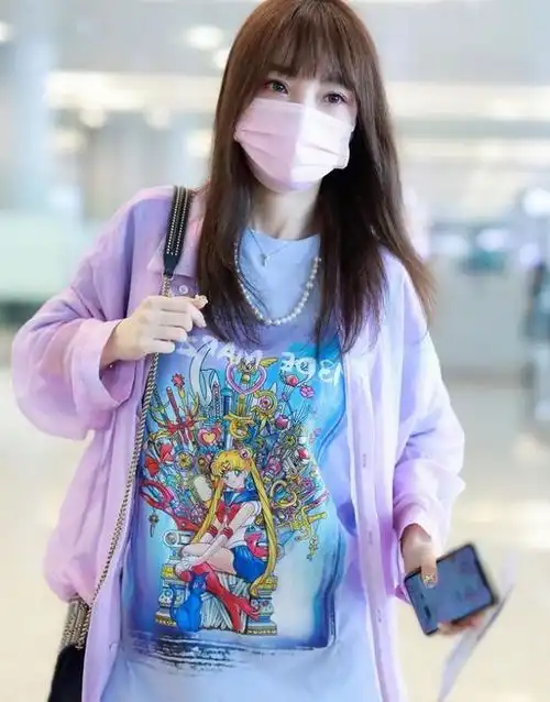 李小璐哪像是奔四的人学00后玩下衣失踪,少女身材太优越
