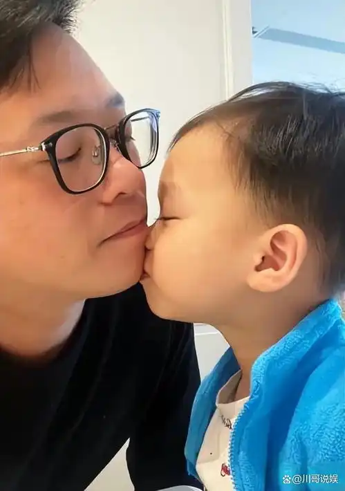 胡杏儿三胎儿子庆生,萌娃奕宏遗传妈妈表演天赋,酷似杏儿引热议
