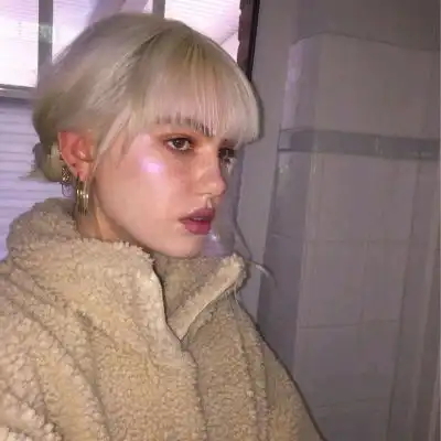 欧美风女生头像望喜
