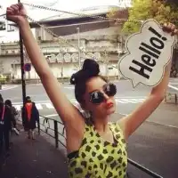 欧美逗比女生头像长发飘飘却是人妖
