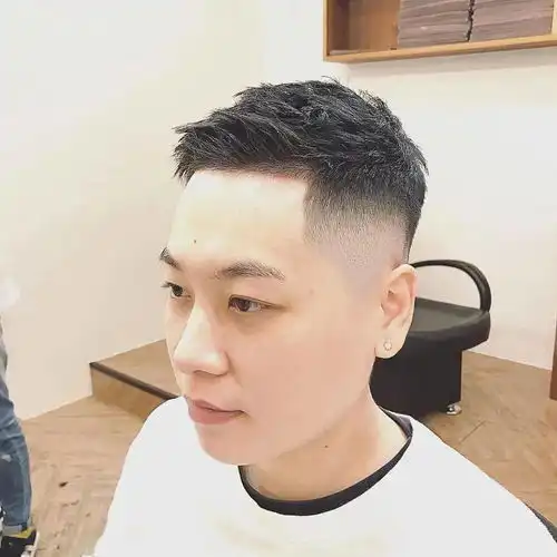 男士发型这样剪,不用打理也很帅气
