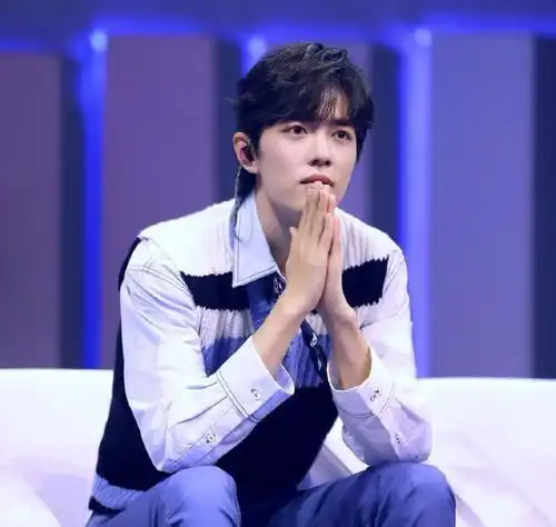 肖战因粉丝举报风波变抑郁最新照片头顶脱发严重,让人担忧
