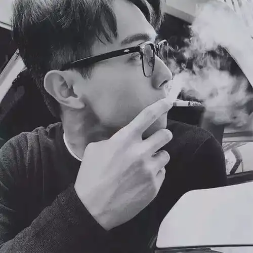 男生头像你也是我不后悔遇见的人

