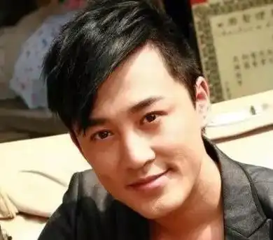 8位整容男明星,有的整成真人版马里奥,有的为戏整容令人惋惜