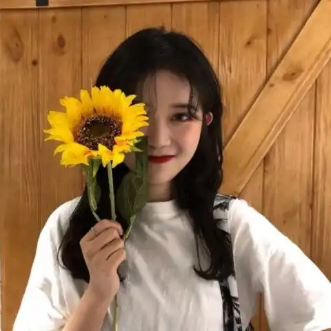 网易云催泪热评你在梦境中时,是否还记得,我还在彻夜等你呢
