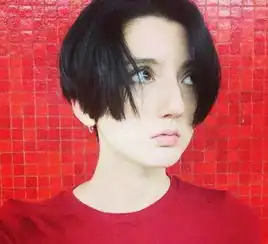 我脸很大很圆,请帮我看看哪个合适我我想减短发谁有图可以推荐哦女生照片看不出,很圆最后一个是我
