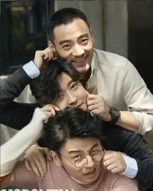 李光洁雷佳音抱一起像极许久未见的姐妹,中年男人的感情太好磕了
