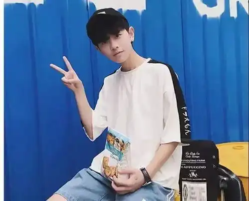 男生穿搭小技巧,这3招摆脱单调全身黑
