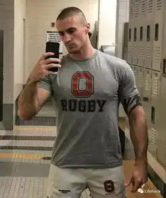 果然寸头和肌肉才是男生的绝配
