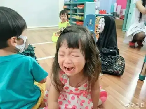 趣味图集还记得去年万圣节笑哭女同学的无脸男吗
