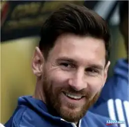 留了大胡子的梅西真帅
