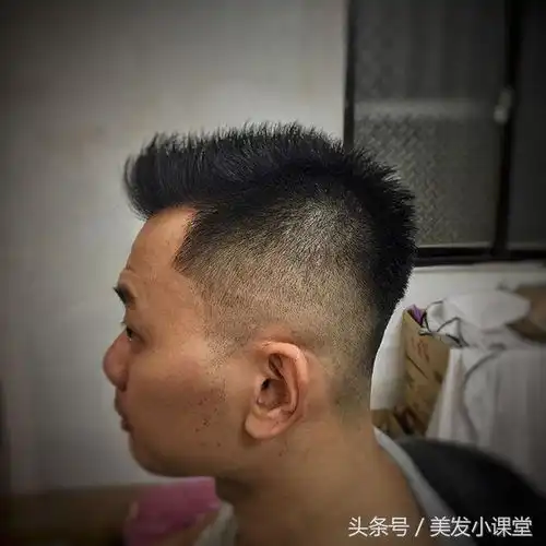 壮汉剪油头,一样变型男
