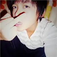 忧郁范儿十足的男生qq头像

