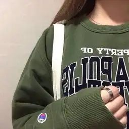 帮我找一个和这个qq头像差不多的男生头像,最好是像情侣头像