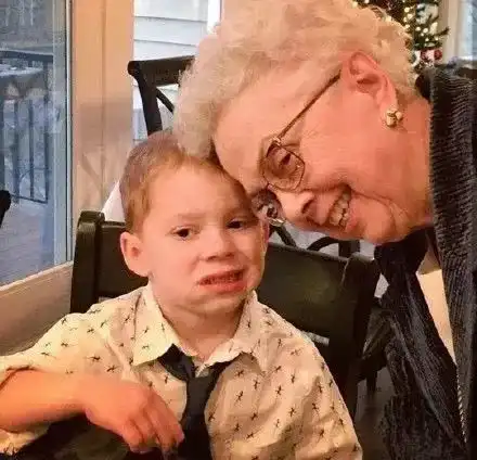 他是表情包界扛把子,一天吸粉100万,走红却是场阴谋
