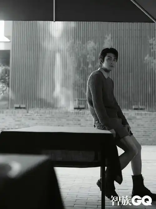 韩东君生日大片曝光躺在浴缸内拍湿身大片
