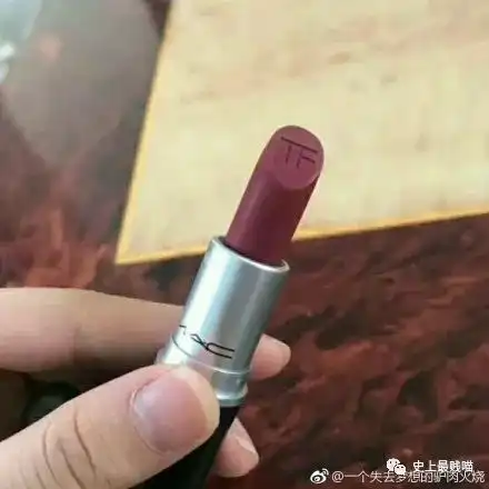 明明有这么多限定彩妆可选,直男们为啥总是送些奇葩礼物气死女朋友
