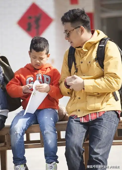 张亮儿子天天,因参加爸爸去哪儿而出名,如今帅气少年感十足
