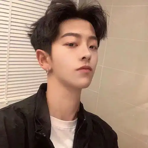 小众真人男生头像
