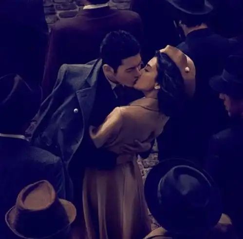 黄晓明夫妇境遇对比太尴尬,男的想拍戏无人理会,baby随便出镜都有狂热粉丝
