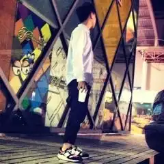 男头背影

