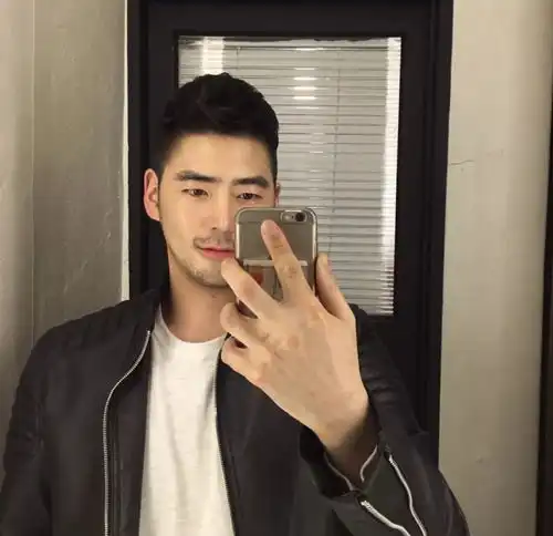 盘点几位小众亚裔鲜肉名媛走近他们有颜有肉的生活
