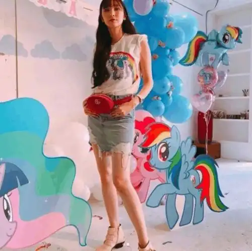 吴佩慈一直在为正宫位置努力,她这番话心机且野心十足
