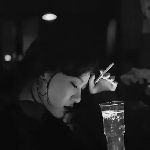 丧系霸气头像为什么漂亮女生的男朋友都不帅
