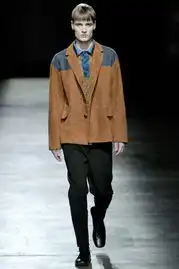 prada2011秋冬男装发布秀pradat台展示
