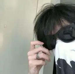 头像夏天的风我永远记得,清清楚楚的说要热死我
