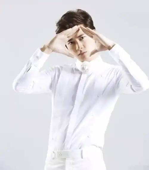 驾驭不了白衬衫就称不上是男神
