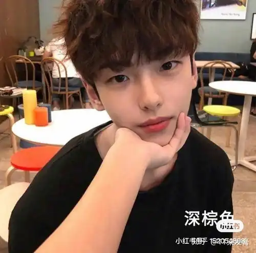 什么自然色高级不显老气
