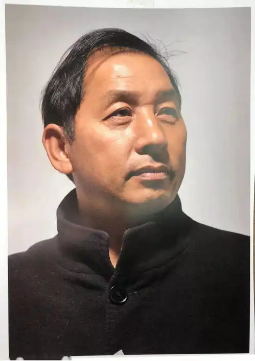 教程教你画标准式四分之三侧男中年素描头像
