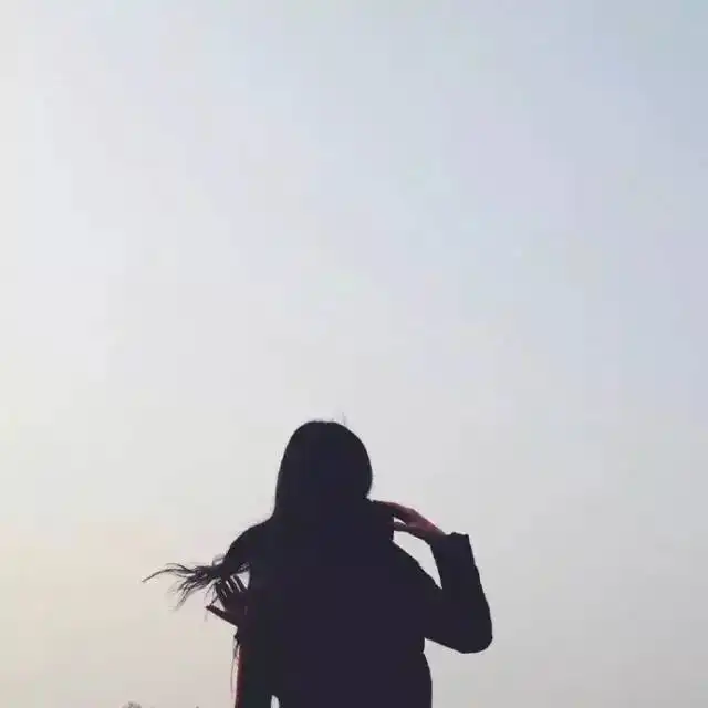 壁纸头像喜欢不一定就要在一起你要相信每一种距离都有它存在的意义
