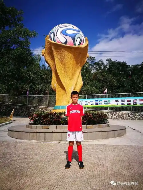 我市四年级男女校园足球精英队赴海南足球基地冬训
