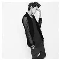 以英文开头的中文结尾,中间有符号,中文后面也有一个符号的要男生的最好附带搭配的头像谢谢
