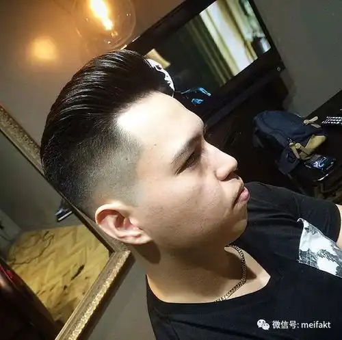 男生渐变发型,干净利索

