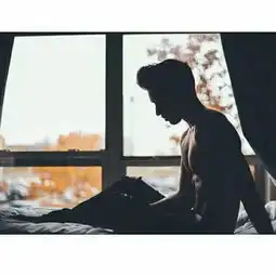 求qq头像男生有人但不要露脸可以埋头或者背影不要非主流的直接发给我让我自己去找不采纳
