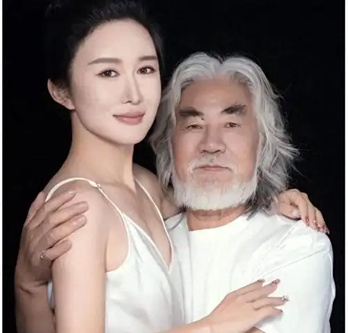 老牛吃嫩草的6位男星,在当爷爷的年纪当了爹,辛苦又幸福
